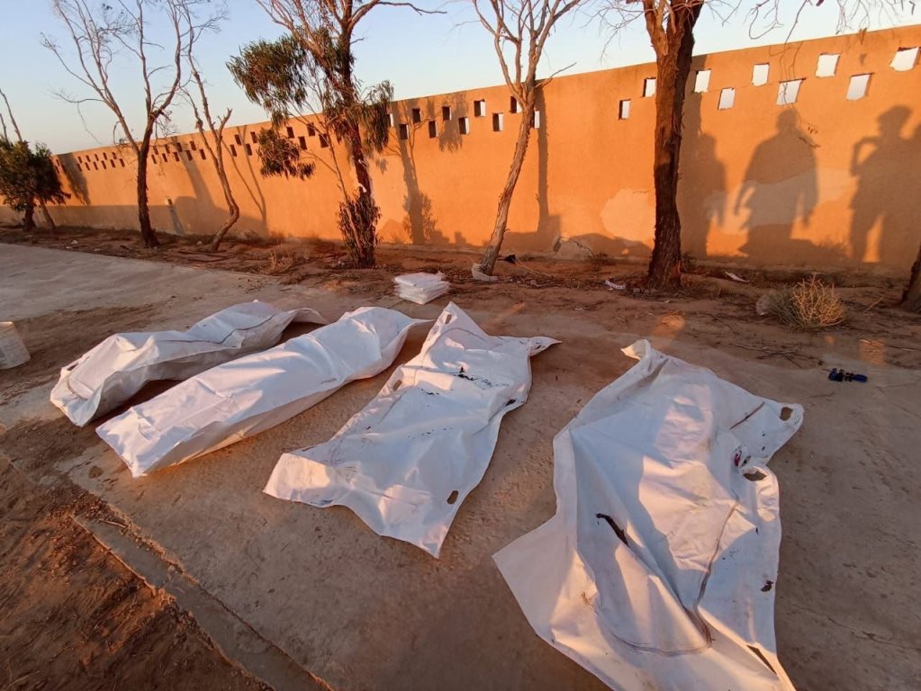 العثور على جثث 17 مهاجرًا بعد غرق قارب قبالة سواحل شرق ليبيا
