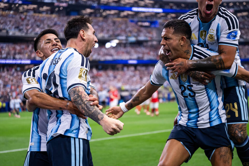 ميسي احتياطيًا.. سكالوني يفاجئ الجميع قبل مواجهة الأردن في كأس العالم