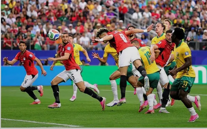 مصر تتقدم على أستراليا (1-0) في الشوط الأول بين المنتخبين في كأس العالم