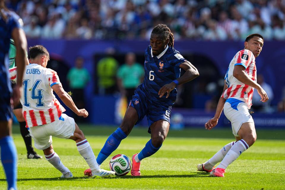فرنسا تضرب موعدًا مع المغرب في ربع النهائي بعد الفوز على باراجواي (1-0) في كأس العالم