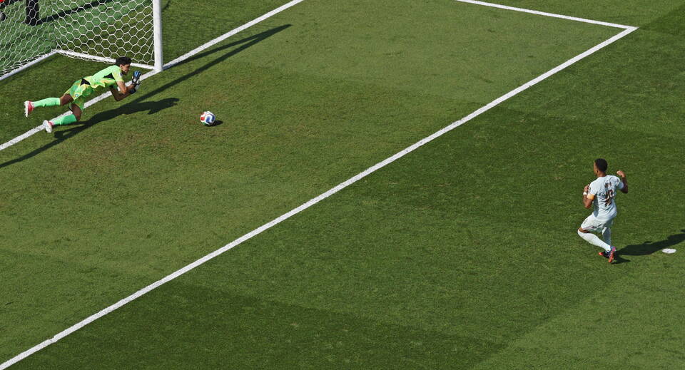 ياسين بونو يحافظ على التعادل السلبي بين فرنسا والمغرب في كأس العالم