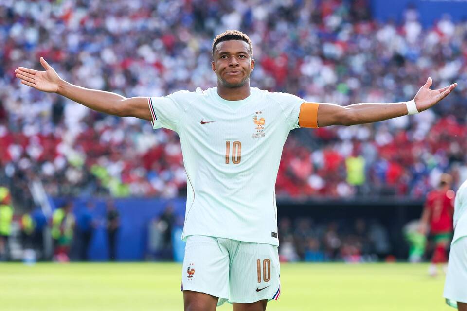 فرنسا أول المتأهلين للمربع الذهبي بعد الفوز على المغرب (2-0) في كأس العالم