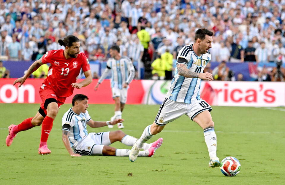 الأرجنتين تضرب موعدًا مع إنجلترا بعد الفوز على سويسرا (3-1) في كأس العالم