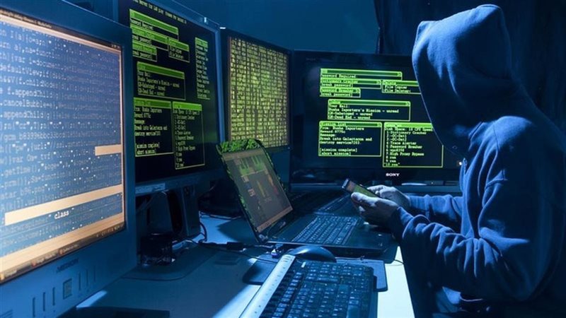فرنسا تتهم روسيا بشن هجمات إلكترونية استهدفت 10 دول أوروبية
