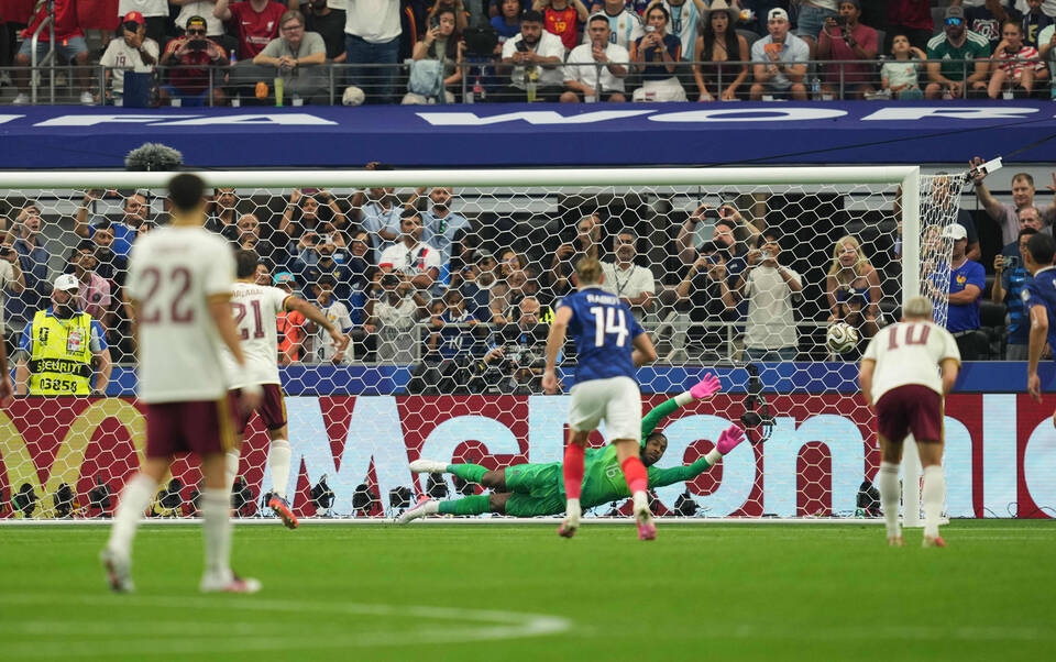 الشوط الأول.. إسبانيا تتقدم على فرنسا (1-0) في كأس العالم