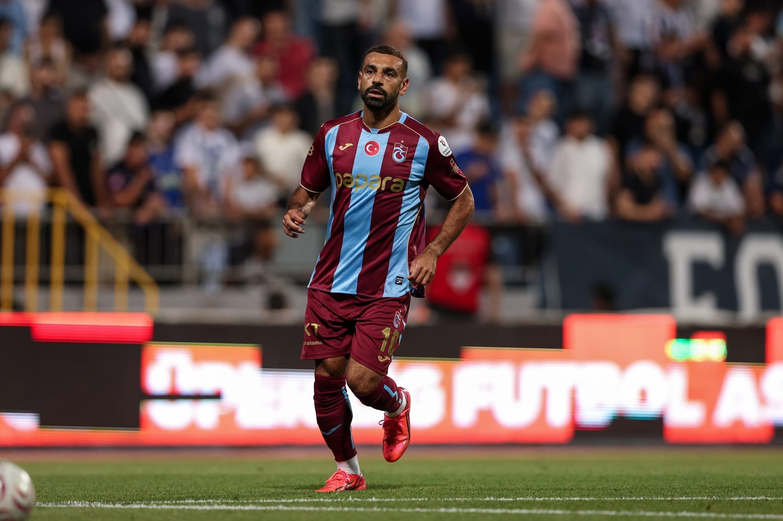 صلاح يقود طرابزون سبور أمام باشاك شهير في الدوري التركي