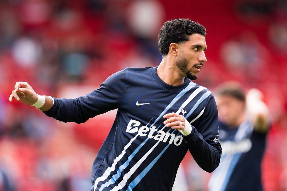 عمر مرموش يقود التشكيل المتوقع لتوتنهام أمام ليفربول في كأس كاراباو