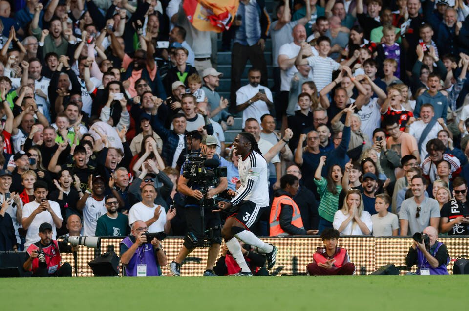 مانشستر يونايتد يخطف تعادلًا ثمينًا أمام فولهام (1-1) في الدوري الإنجليزي الممتاز